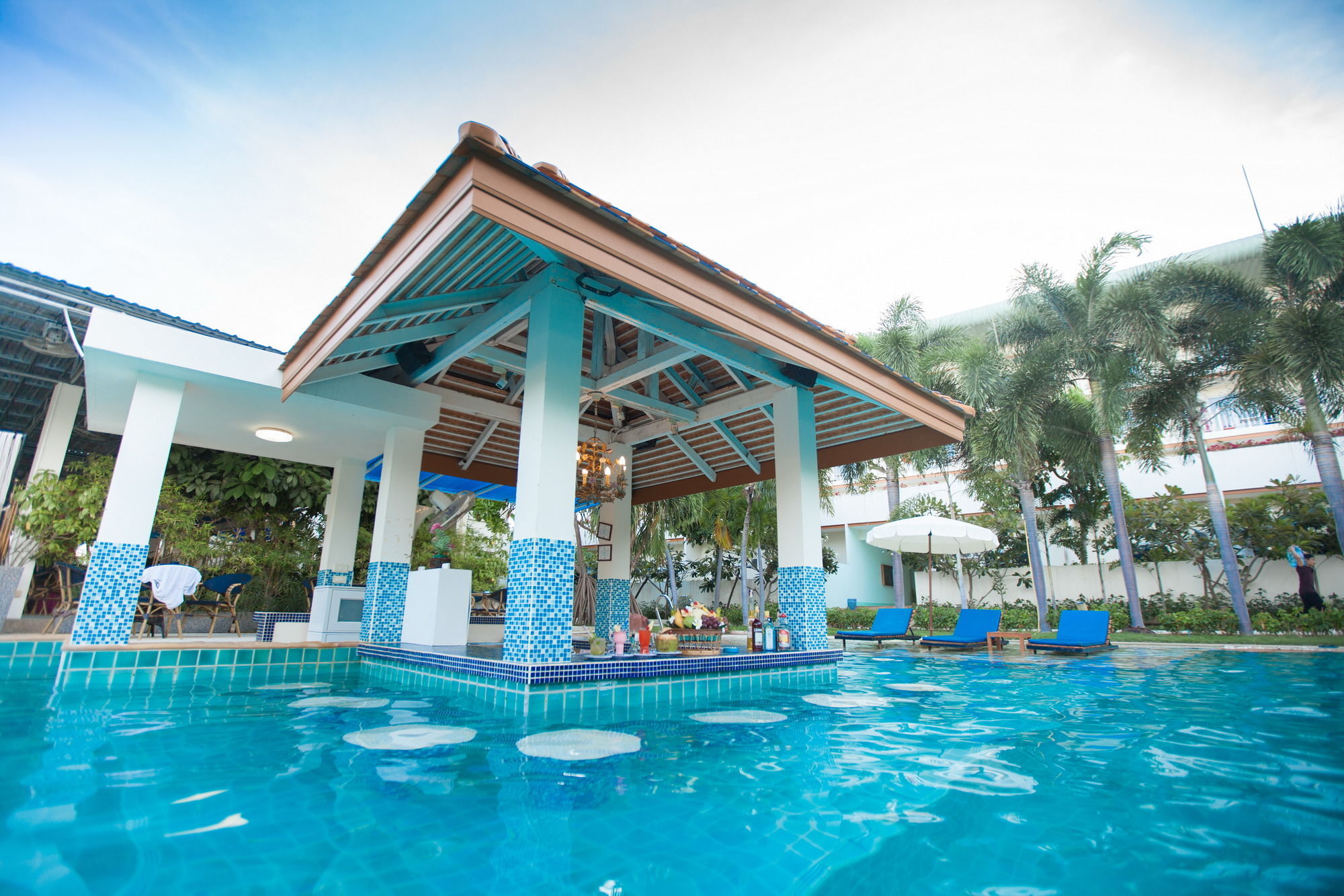 Chalong Beach Hotel Phuket Rawai Экстерьер фото