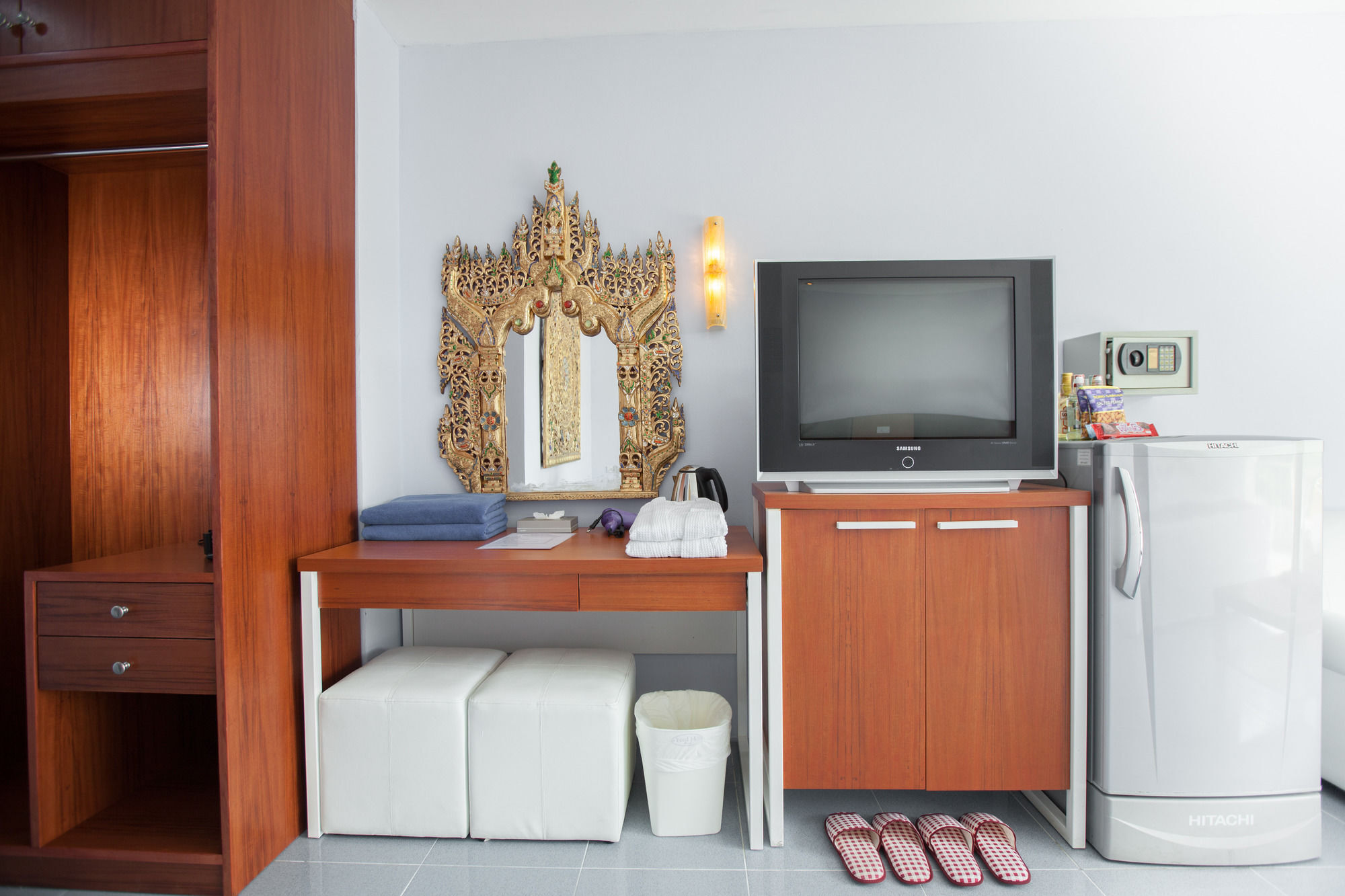 Chalong Beach Hotel Phuket Rawai Экстерьер фото