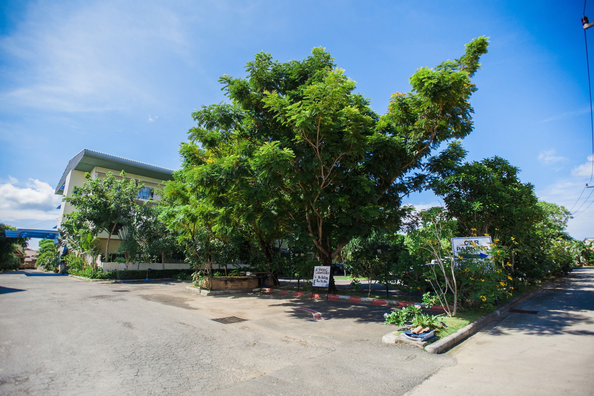 Chalong Beach Hotel Phuket Rawai Экстерьер фото