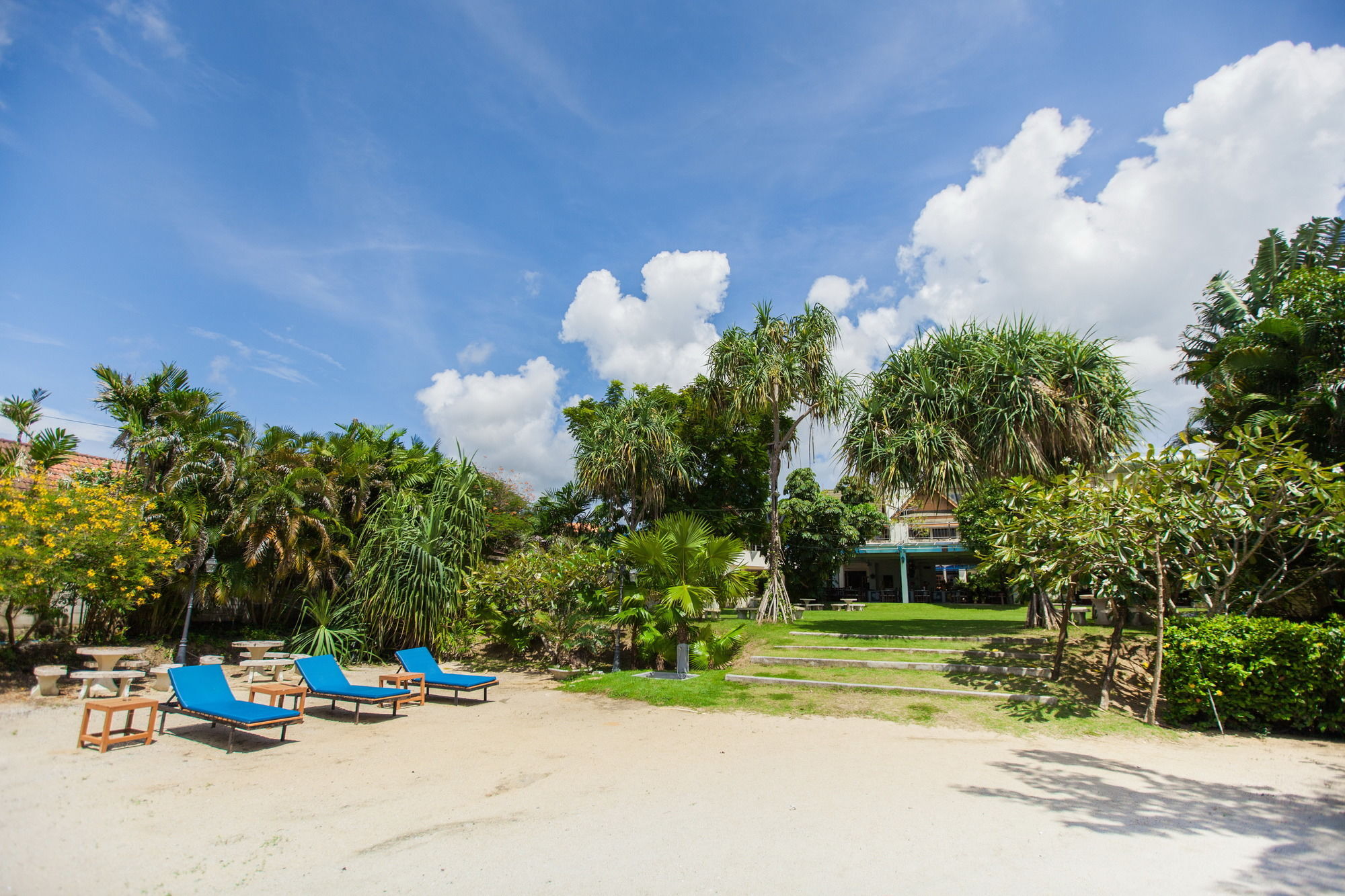 Chalong Beach Hotel Phuket Rawai Экстерьер фото