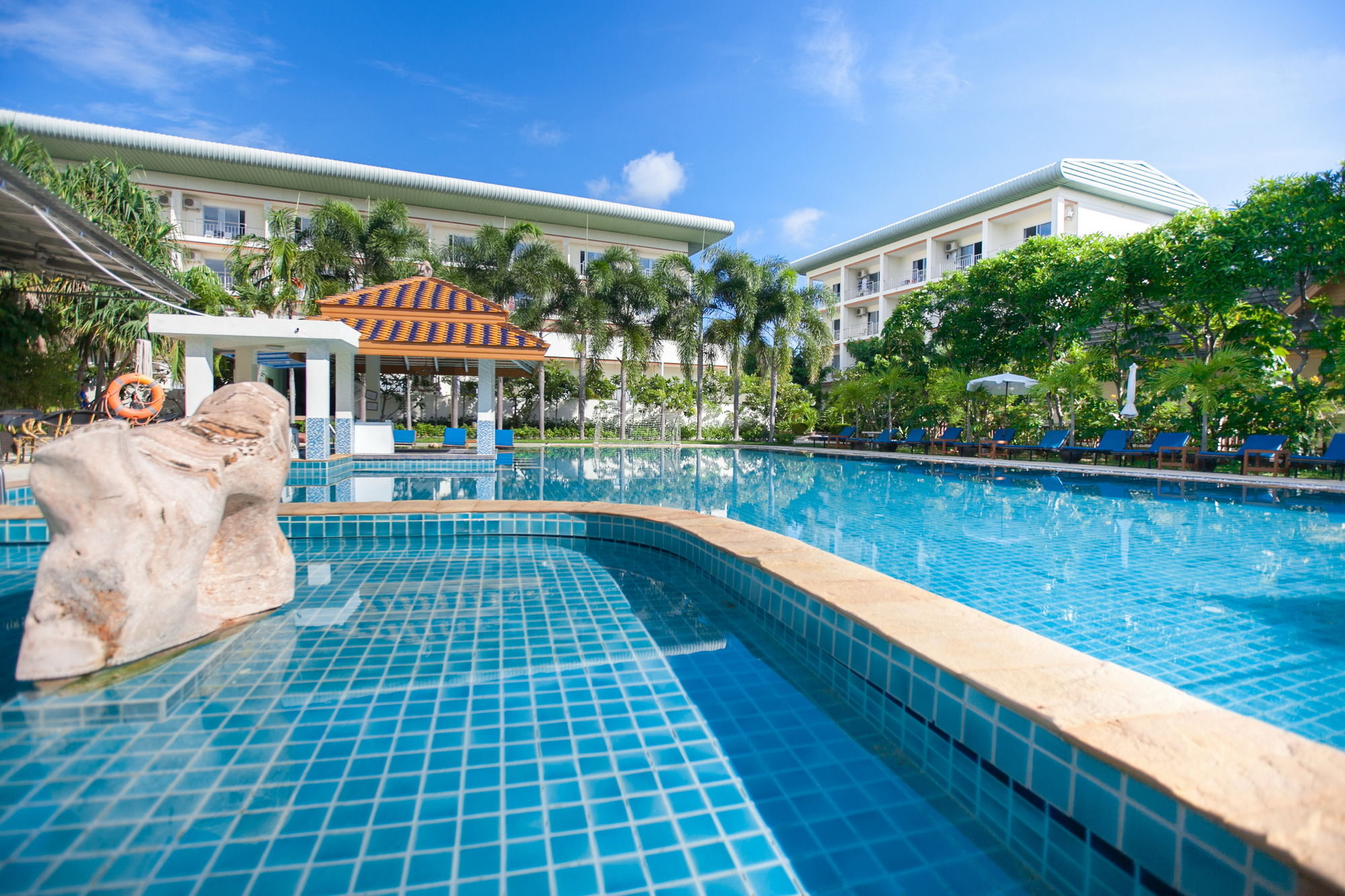 Chalong Beach Hotel Phuket Rawai Экстерьер фото