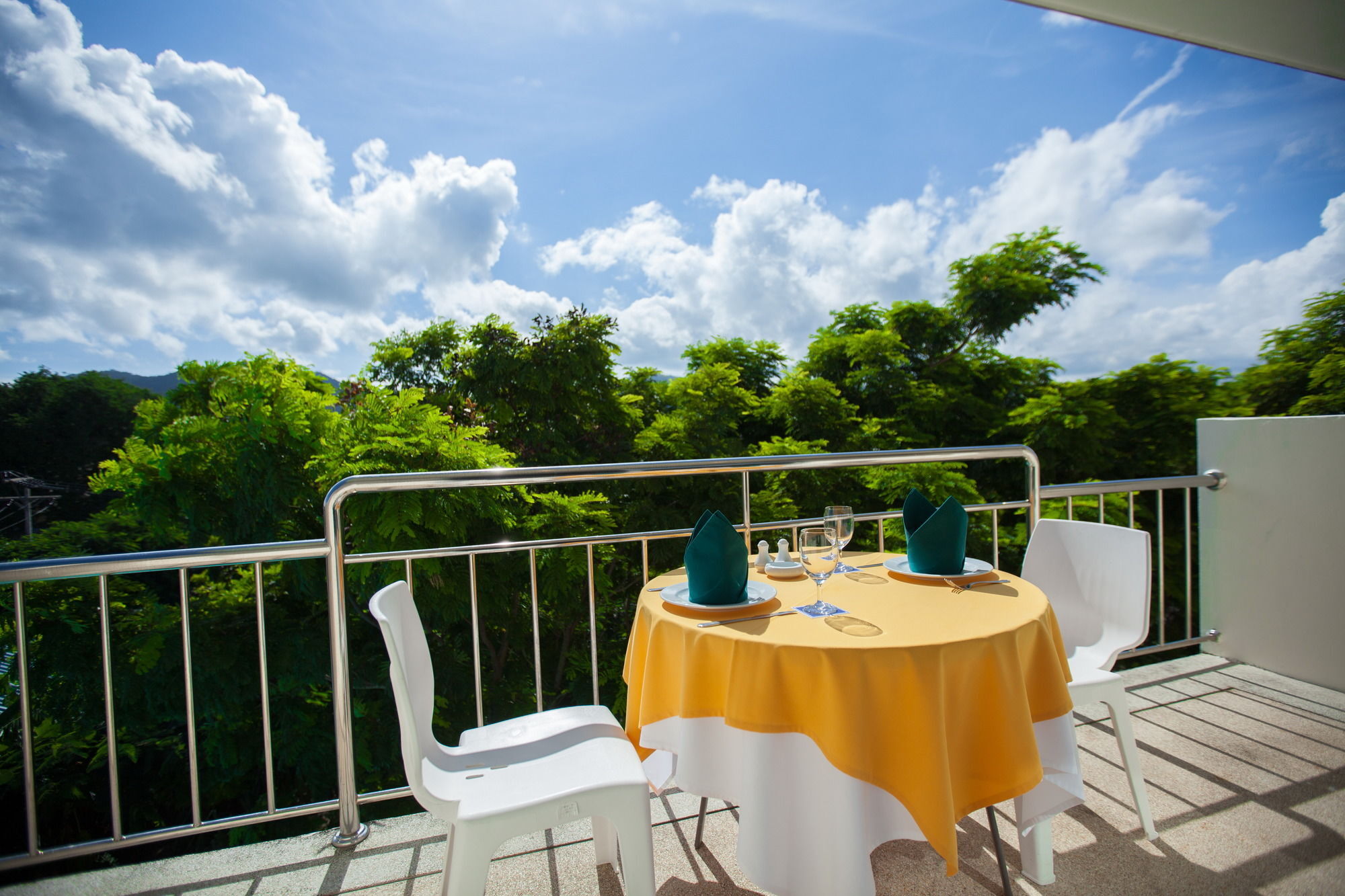 Chalong Beach Hotel Phuket Rawai Экстерьер фото