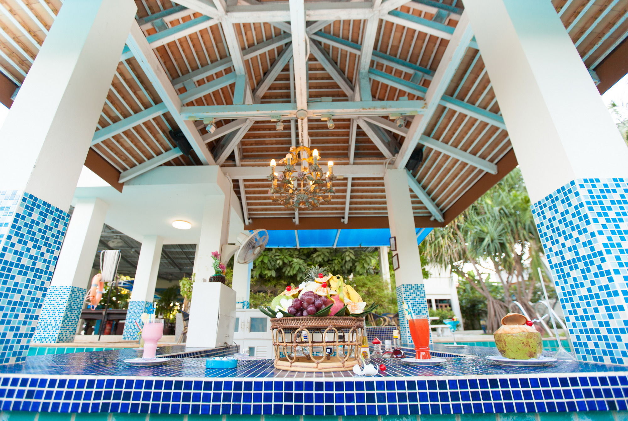Chalong Beach Hotel Phuket Rawai Экстерьер фото