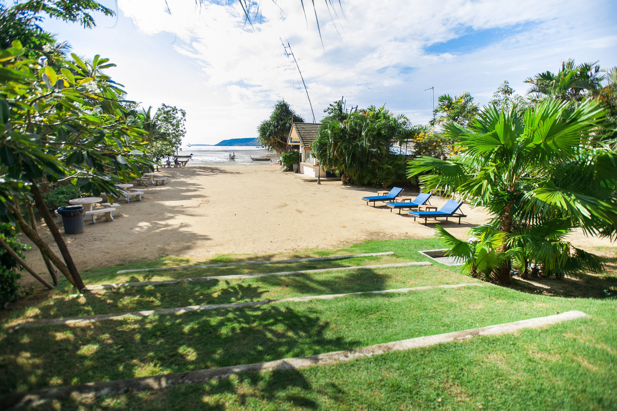 Chalong Beach Hotel Phuket Rawai Экстерьер фото