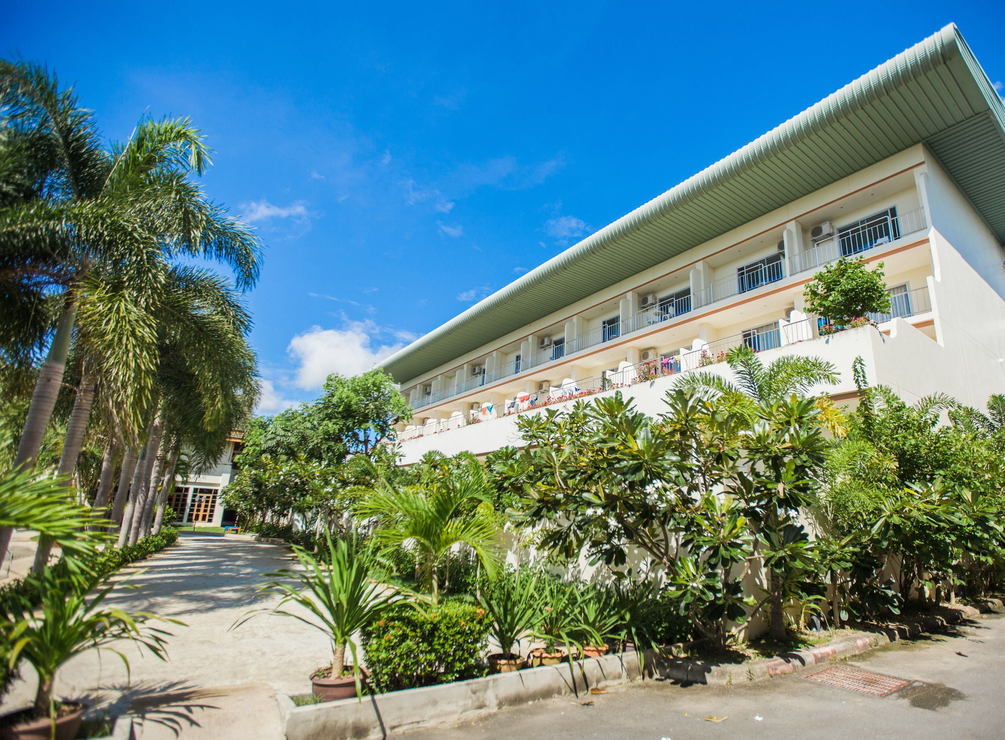 Chalong Beach Hotel Phuket Rawai Экстерьер фото